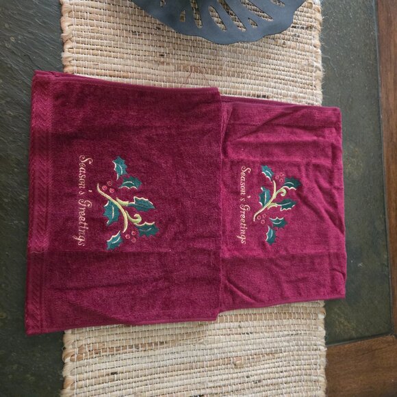 Multiple Sets of Christmas Hand Towels - Picture 3 of 7